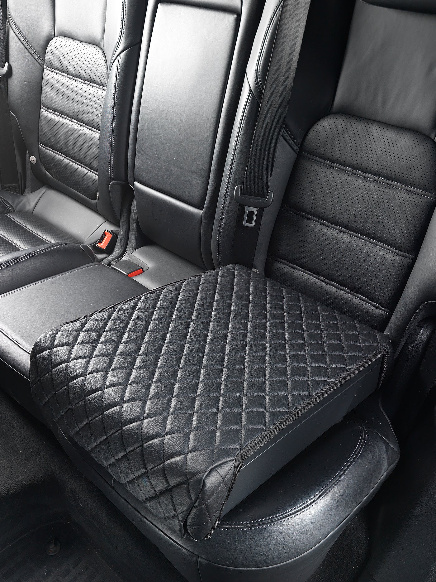 BoostedSafe Basic with quilted cover closed in rear truck seat